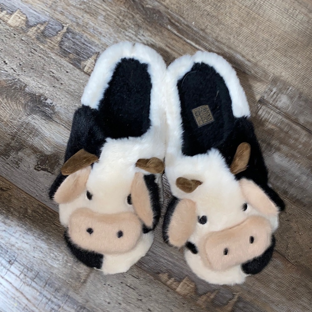 Cow Slippers - Picture 1 of 2